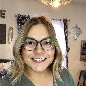 Meet your Posher, Amelia